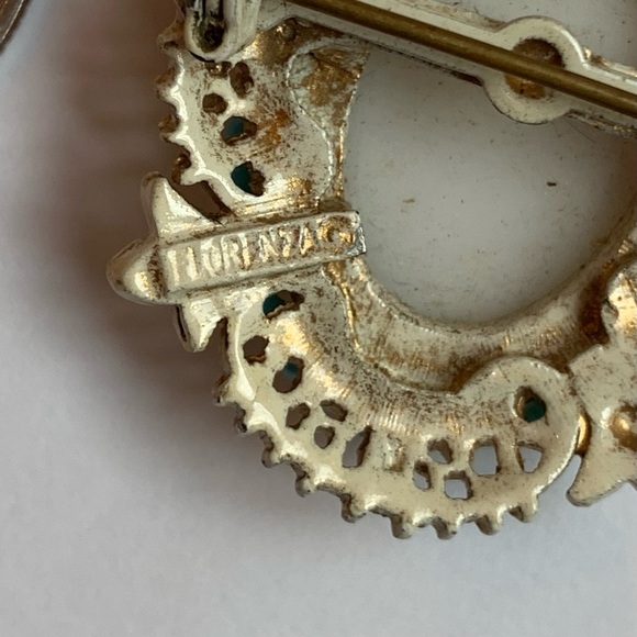 Fragonard Brooch by Florenza Romantic Couple Victorian Gold Tone Limoges Style - Picture 5 of 6